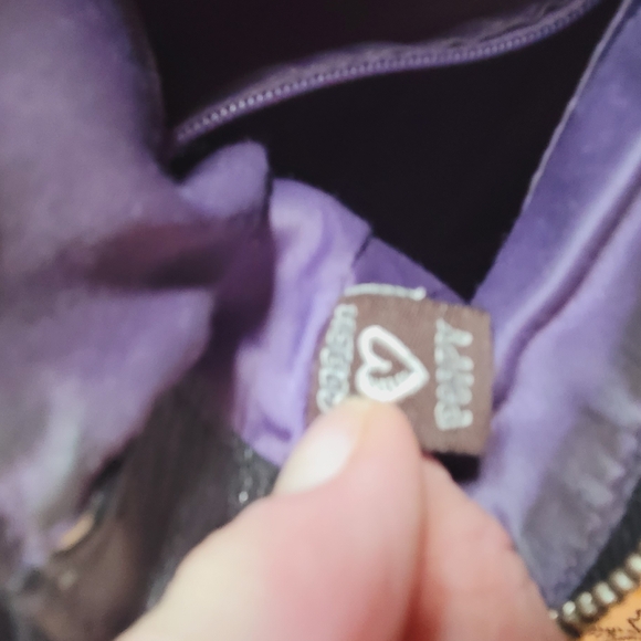 Black Leather Shoulder Bag with silver Hardware - Picture 3 of 11